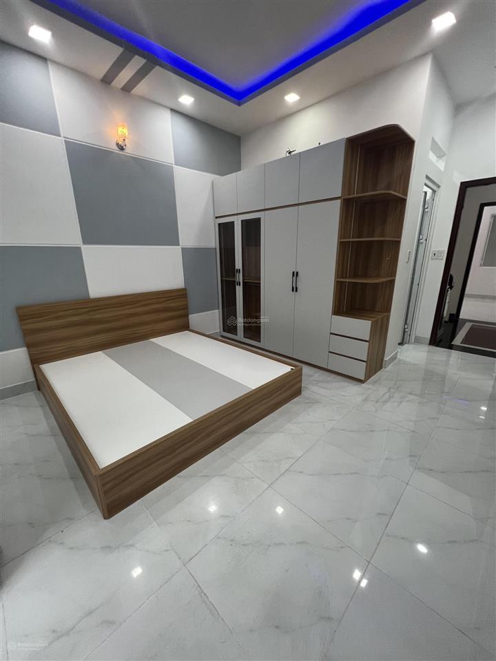 4,5x14m hxh phú thọ hoà cách mt vài căn