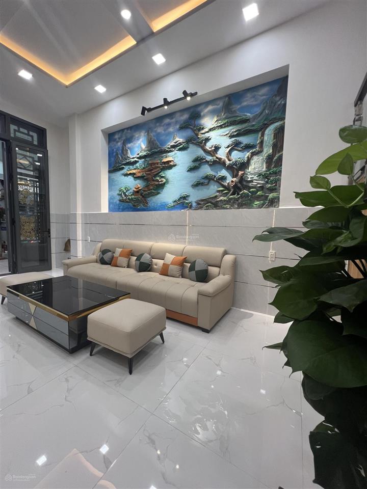 4,5x14m hxh phú thọ hoà cách mt vài căn