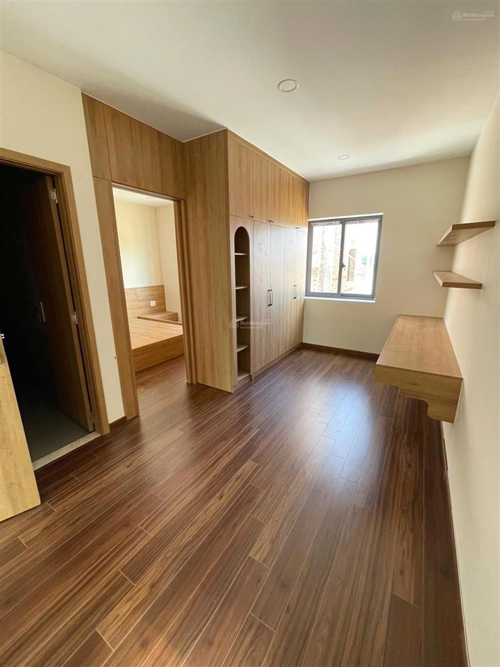Định cư nước ngoài nên bán gấp căn 1 trệt 2 lầu full nội thất , giá thương lượng