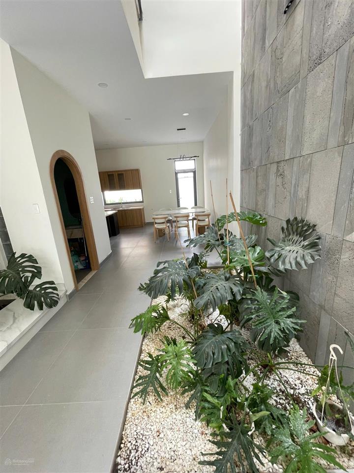 Định cư nước ngoài nên bán gấp căn 1 trệt 2 lầu full nội thất , giá thương lượng