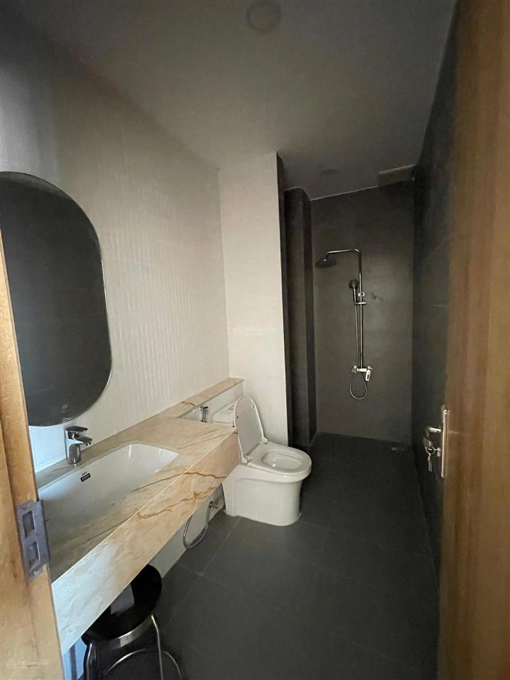 Định cư nước ngoài nên bán gấp căn 1 trệt 2 lầu full nội thất , giá thương lượng