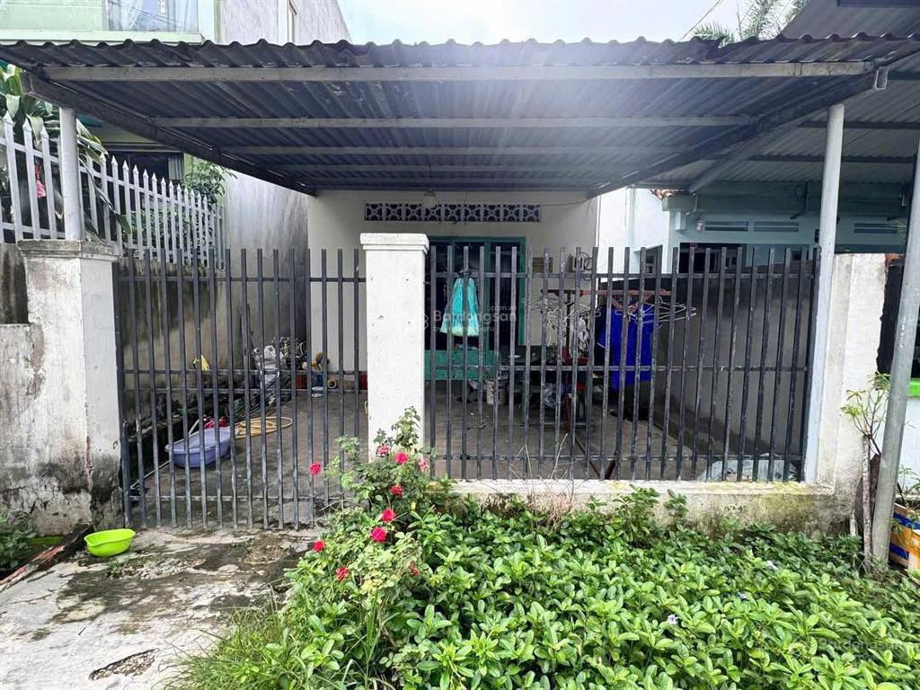 Nhà thị trấn củ chi 110m2, giá chỉ 1,7 tỷ sổ hồng riêng, sát bên cầu vượt củ chi, kcn tây bắc