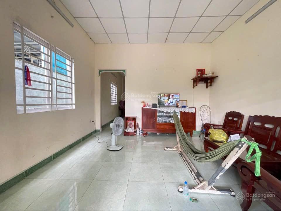 Nhà cấp 4 mới ở được 2 năm, chủ bán lại, ngay gần kcn tây bắc 107m2 giá 890 triệu
