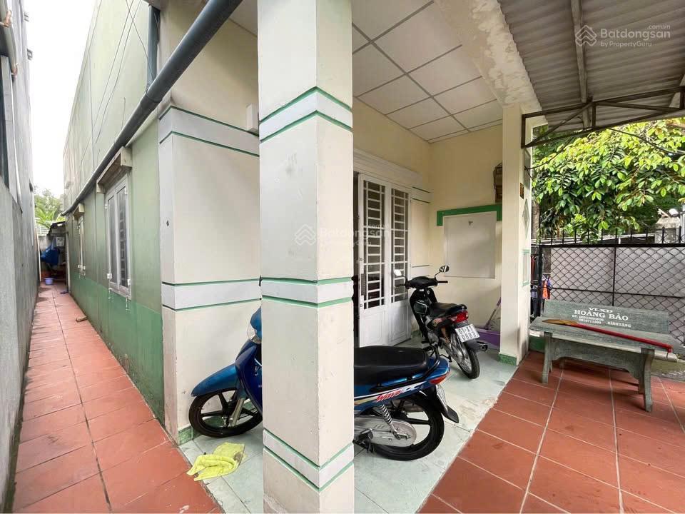 Nhà cấp 4 mới ở được 2 năm, chủ bán lại, ngay gần kcn tây bắc 107m2 giá 890 triệu