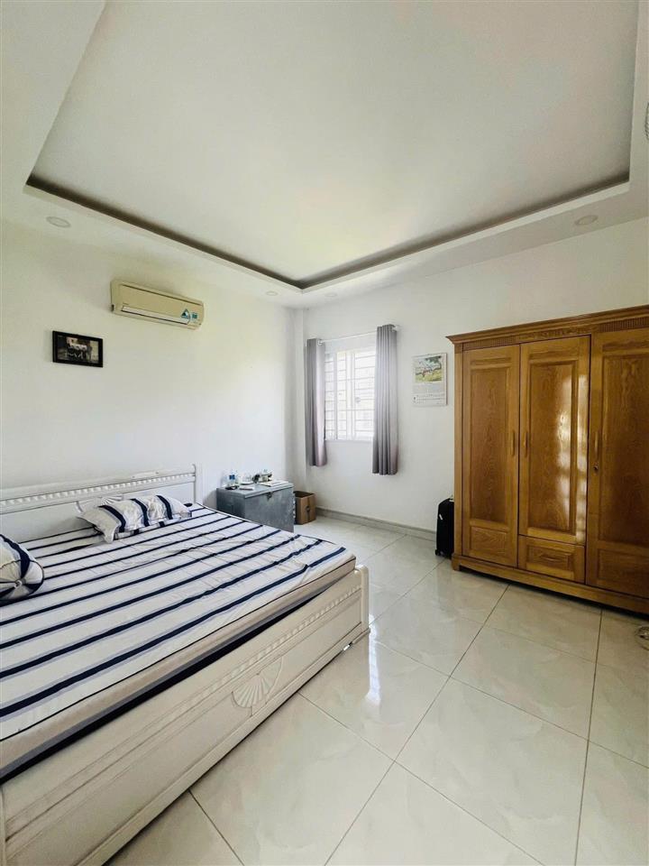 NHÀ ĐẸP QUẬN 7 – 3 TẦNG ĐÚC – NGANG GẦN 6M HIẾM- Chỉ 5 Tỷ 990