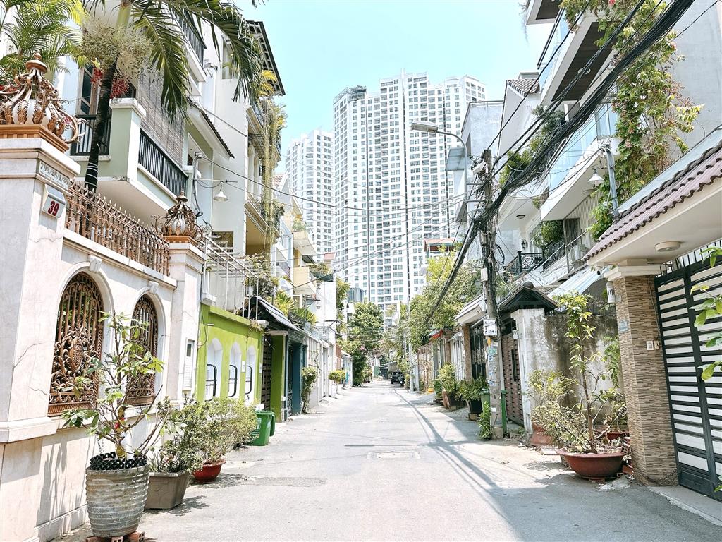 BÁN NHÀ KIỀU ĐÀM Q7 – XE HƠI NGỦ TRONG NHÀ – 5x18m – 4 TẦNG – CHỈ 12.8 TỶ