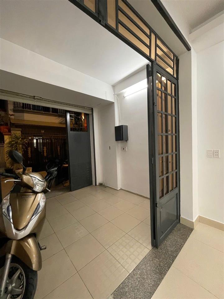 Hơn 6 tỷ sở hữu nhà 2 mặt hẻm xe hơi Quận 7