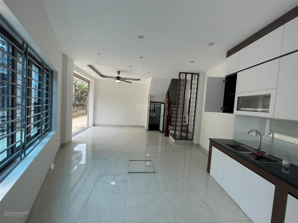 Nhà riêng ô tô đỗ cổng tại vân linh, 4,7 tỷ, 48m2, 5pn, 3wc