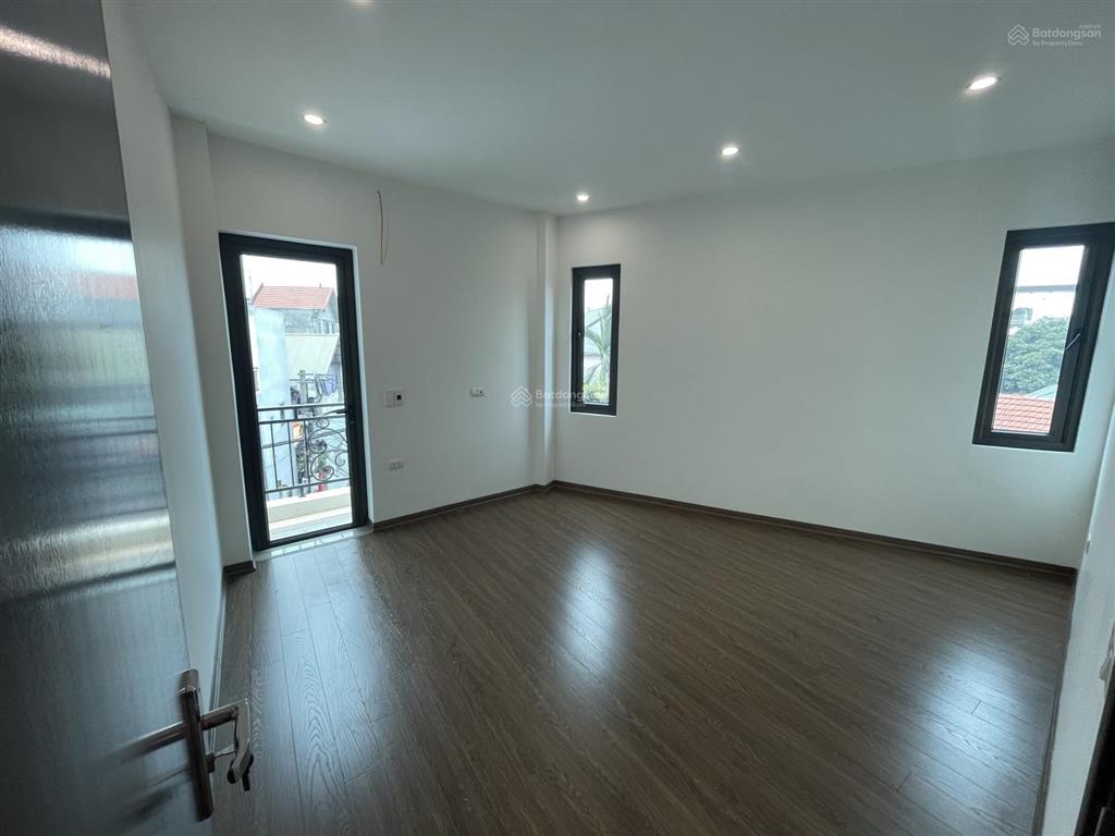 Nhà riêng ô tô đỗ cổng tại vân linh, 4,7 tỷ, 48m2, 5pn, 3wc