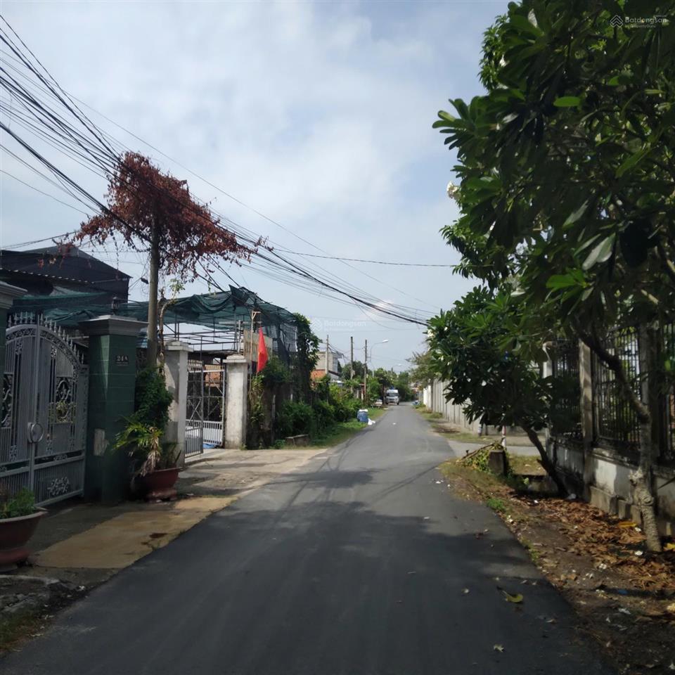 Tôi có lô đất cần bán gấp ở đường nguyễn văn khạ thị trấn củ chi 122m2 giá 1 tỷ 2 sổ hồng riêng