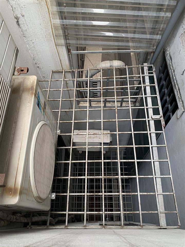 Chính chủ bán nhà riêng. nhà xây dựng cẩn thận, đẹp, hài hòa, các bản vẽ xây dựng, điện có đủ