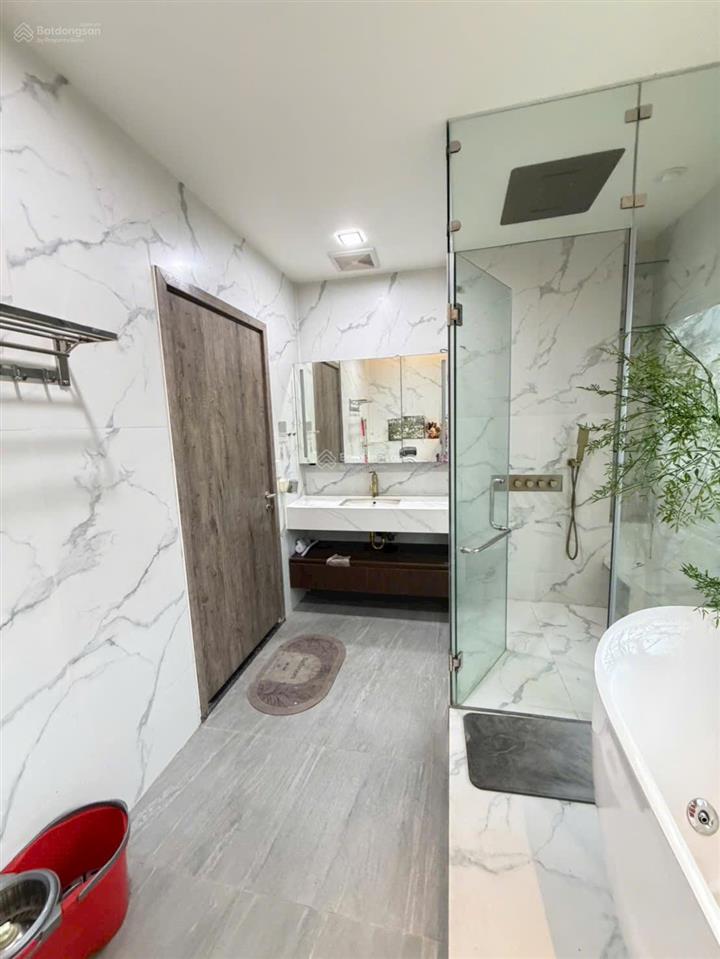 Bán nhà đẹp full nội thất khó kiếm căn thứ 2 giá tốt vị trí khu này.