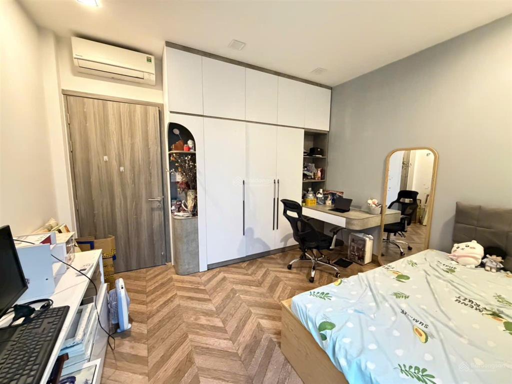 Bán nhà đẹp full nội thất khó kiếm căn thứ 2 giá tốt vị trí khu này.