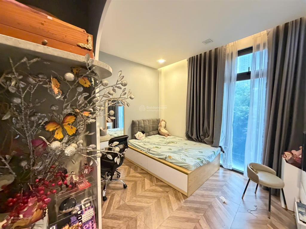 Bán nhà đẹp full nội thất khó kiếm căn thứ 2 giá tốt vị trí khu này.