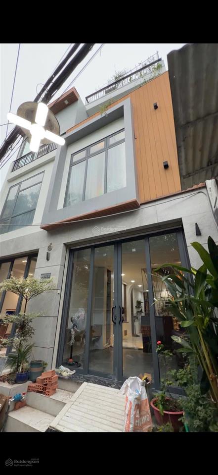 Bán nhà đẹp full nội thất khó kiếm căn thứ 2 giá tốt vị trí khu này.