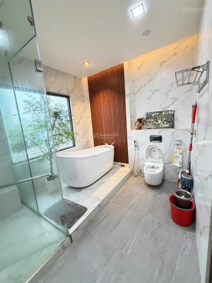 Bán nhà đẹp full nội thất khó kiếm căn thứ 2 giá tốt vị trí khu này.