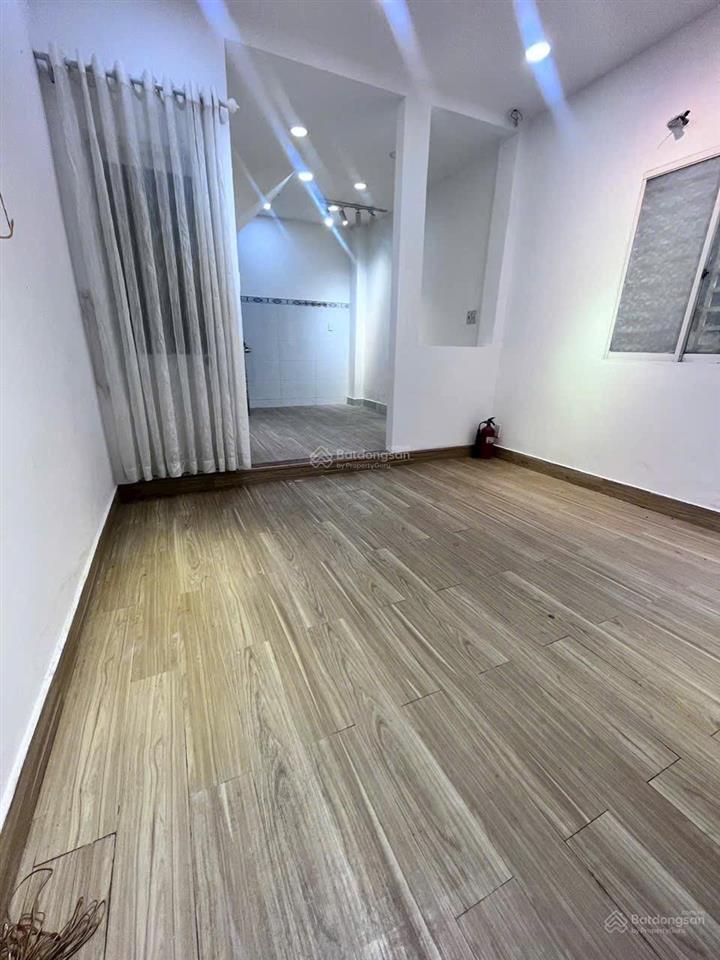 Nhà lê văn sỹ hxh 30m2 khu trung tâm