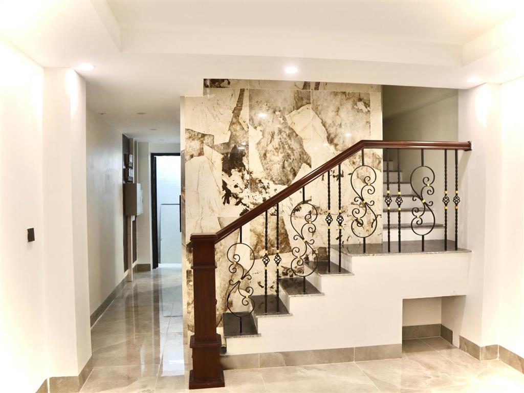 Cho thuê nhà mới 100% gần hoàn kiếm 5 phút kd/vp/studio, thang máy, ô tô tận cửa