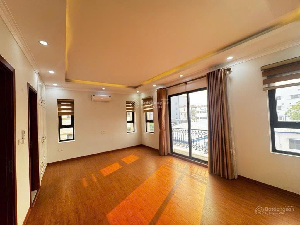 Bán nhà phường sài đồng, gara ô tô, lô góc, 40 m2, 6 tầng, thang máy, giá chỉ 11.8 tỷ.