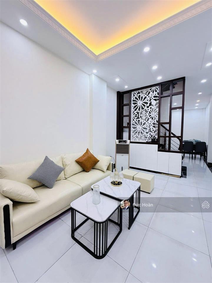 Bán nhà ngọc thụy 5 tầng 4 ngủ, gần công viên, trường qt pháp  chỉ hơn 6 tỷ