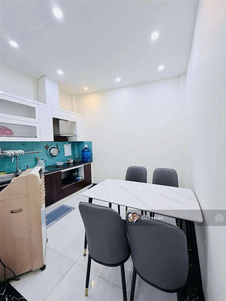 Bán nhà ngọc thụy 5 tầng 4 ngủ, gần công viên, trường qt pháp  chỉ hơn 6 tỷ