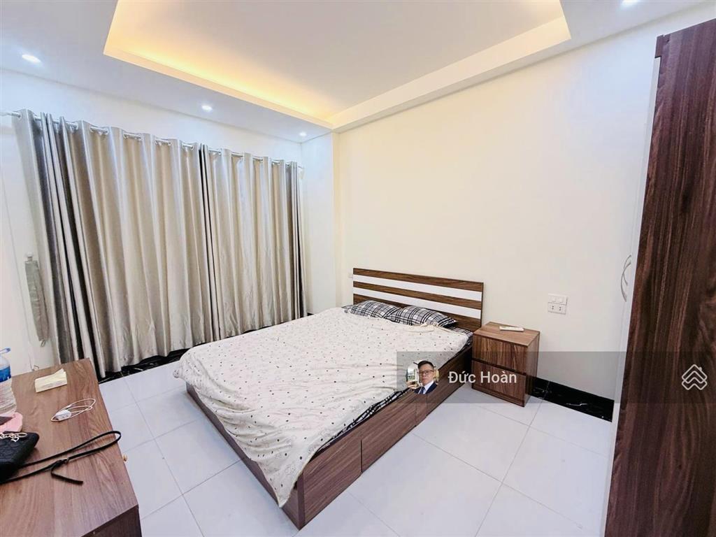 Bán nhà ngọc thụy 5 tầng 4 ngủ, gần công viên, trường qt pháp  chỉ hơn 6 tỷ