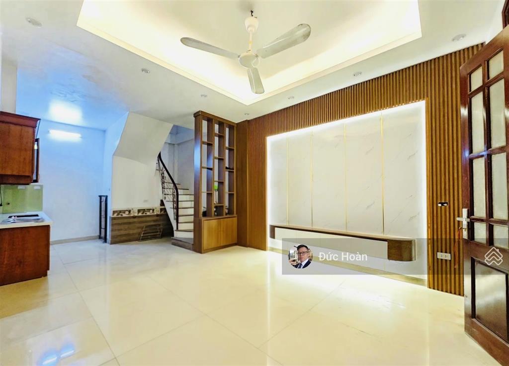 Bán nhà thạch bàn 38m2, 5 tầng 3 ngủ, gần aeon mall  nhỉnh 7 tỷ