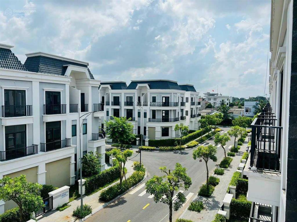 Khách ngộp bán lỗ căn nhà 1 trệt 2 lầu giá 2,2 tỷ.  0973 013 ***