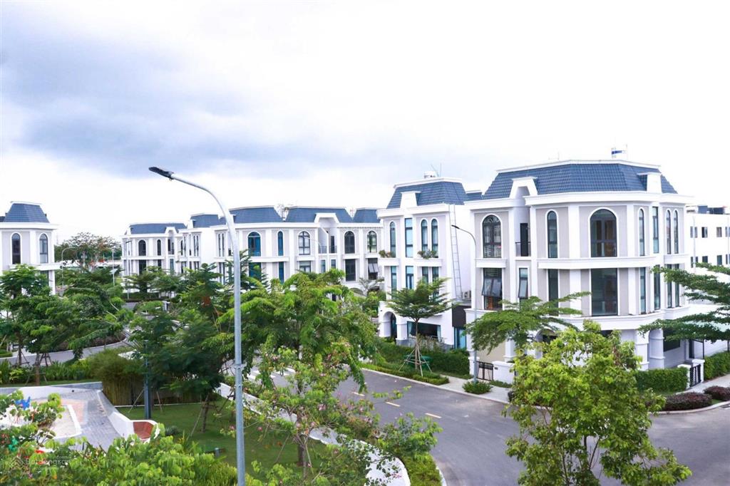 Khách ngộp bán lỗ căn nhà 1 trệt 2 lầu giá 2,2 tỷ.  0973 013 ***