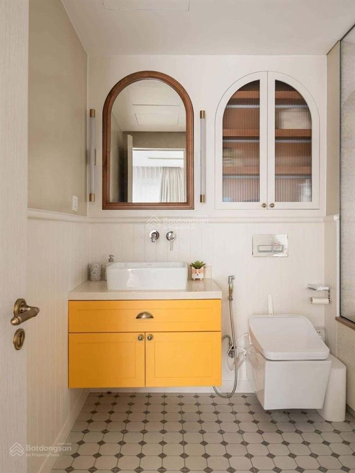 Bán căn hộ tòa the emerald đình thôn, 80m2, 8 tỷ, 2 pn, 2 wc, sổ đỏ cc, full nội thất mới đẹp.
