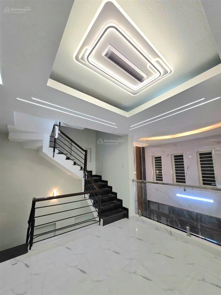 Hẻm 8m thông  lạc long quân  quận 11  36m² (ngang 4.3m  nở hậu 5.4m ) giá 9.x tỷ tl