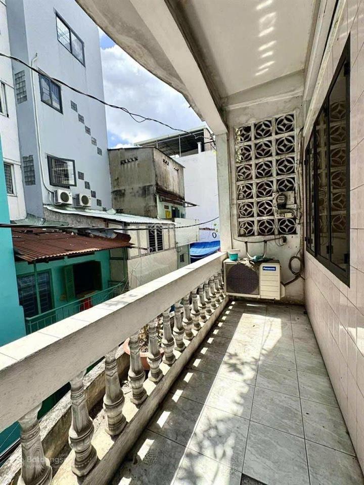 Khu kinh doanh sầm uất  nhật tảo  quận 11  52.4m² (4.1*13.7)  3 tầng  nở hậu *giá 7.x tỷ tl