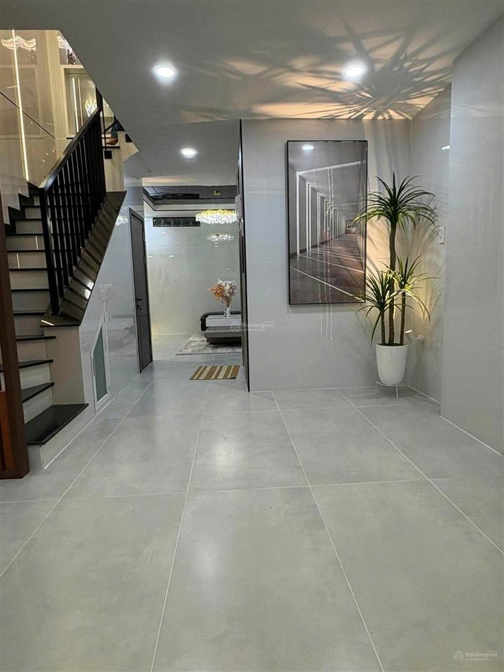 Nhà đẹp lạc long quân  quận 11  42m² (3.9x12m)  5 tầng  thang máy  5pn 