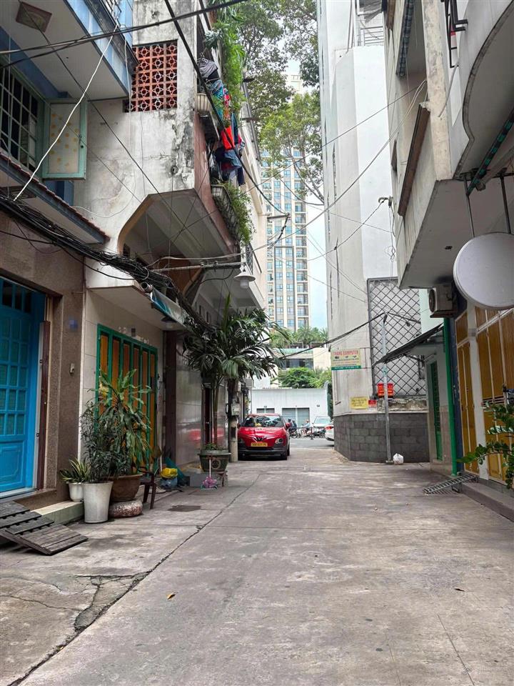 Nhà sát mặt tiền  xe hơi đến cửa  3 tháng 2  quận 10  24m²(3.37.5)  4 tầng btct
