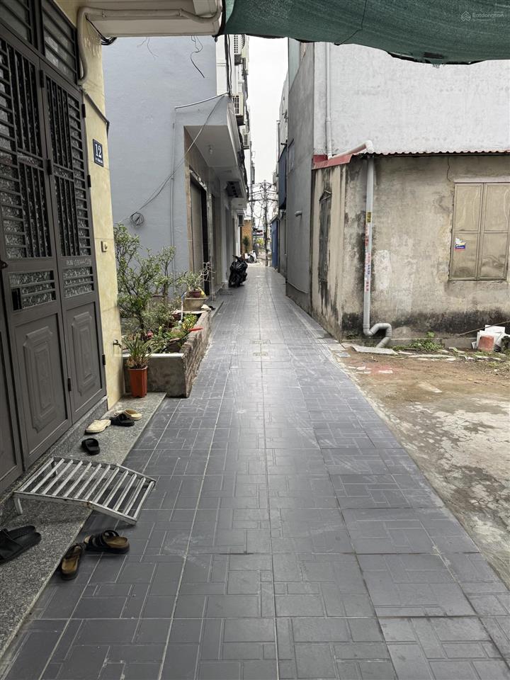 Nhà độc lập , xây full đất .  chính chủ