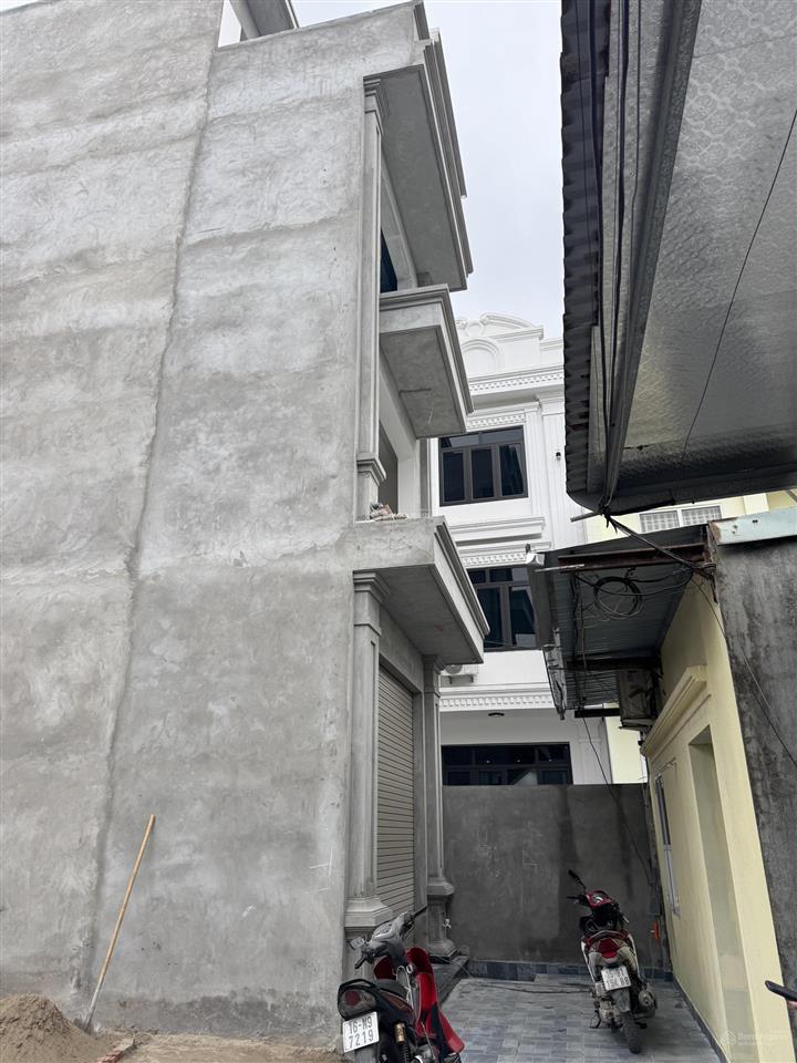 Nhà độc lập , xây full đất .  chính chủ