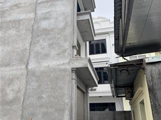 Nhà độc lập , xây full đất .  chính chủ