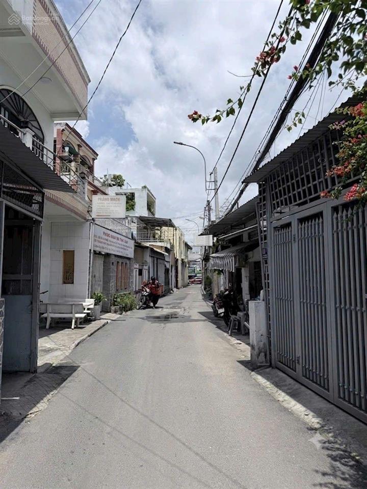 5,6 tỷ nhà mặt tiền đường 10m gần man thiện, tân lập 2hiệp phú, 65m2,nở hậu, vào ở ngay kinh doanh