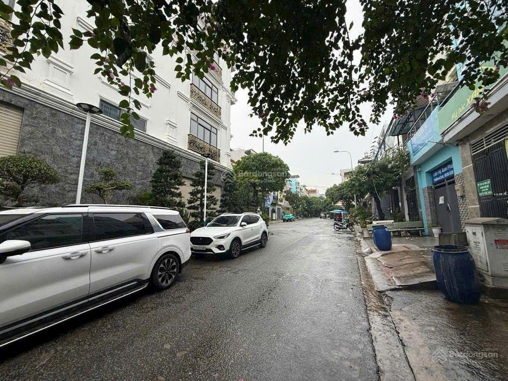 5,6 tỷ nhà mặt tiền đường 10m gần man thiện, tân lập 2hiệp phú, 65m2,nở hậu, vào ở ngay kinh doanh