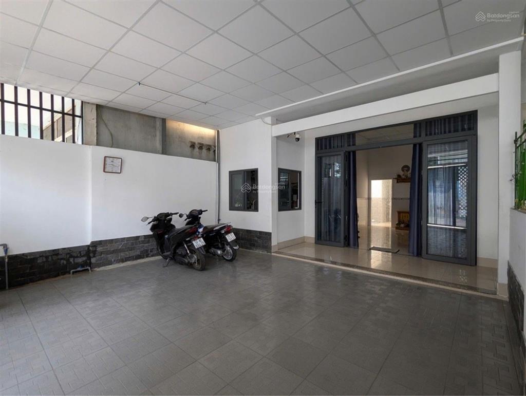 Nhà mặt tiền trục lê văn việt, tăng nhơn phú q9, vừa ở vừa kinh doanh, ngang 6,1m 3pn, chỉ 9,x tỷ