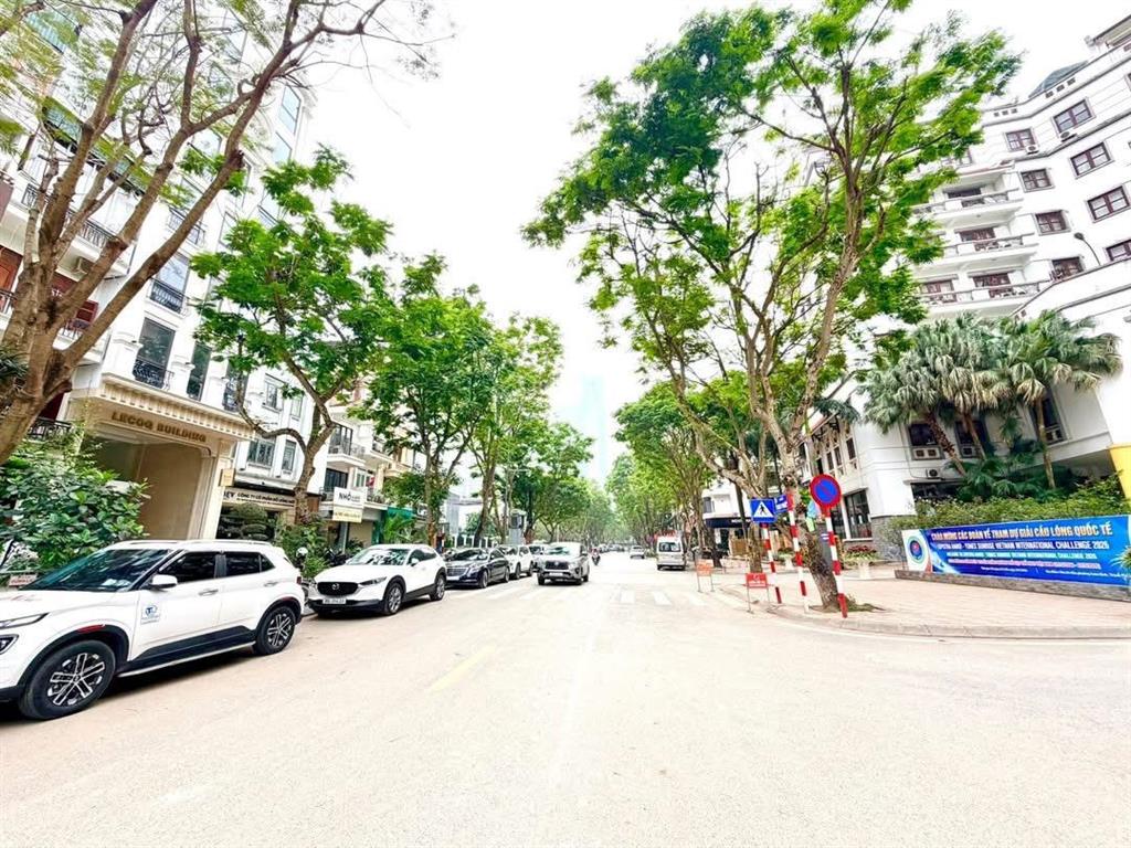 Bán nhà mặt phố vạn phúc  ba đình, 40m2  mt 5.3m, lô góc, vỉa hè 15m kinh doanh đỉnh, giá 22 tỷ
