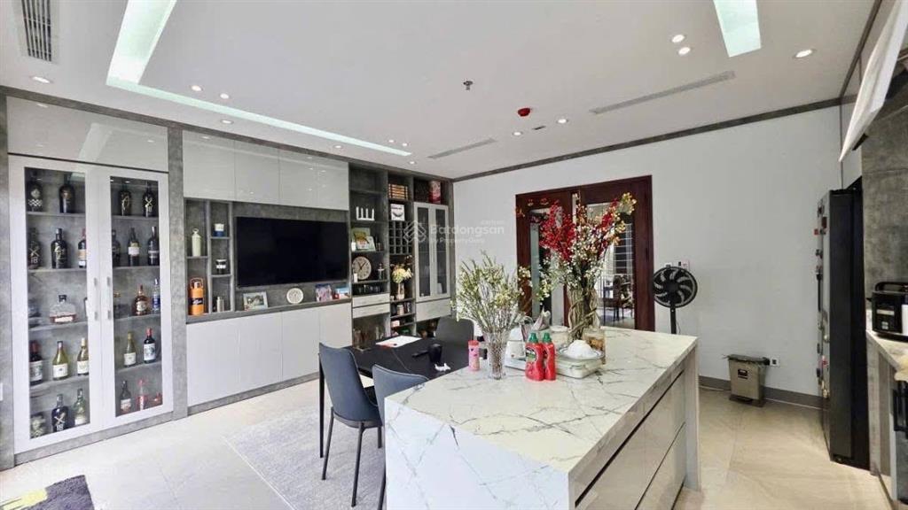 Bán nhà mặt phố gia ngư dt 98m2, xây 5t mt 4,7m giá 78,5tỷ