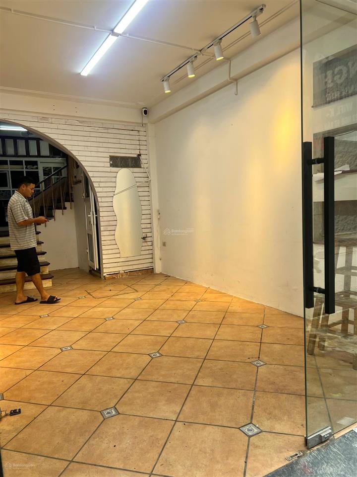 Cho thuê nhà riêng 4 tầng, 50m2, 20 triệu ở văn cao, ba đình, ô tô tránh, vỉa hè, ngõ thông, kd