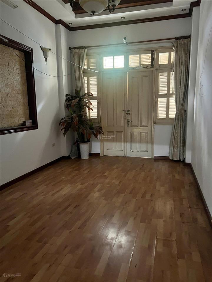 Cho thuê nhà riêng 4 tầng, 50m2, 20 triệu ở văn cao, ba đình, ô tô tránh, vỉa hè, ngõ thông, kd