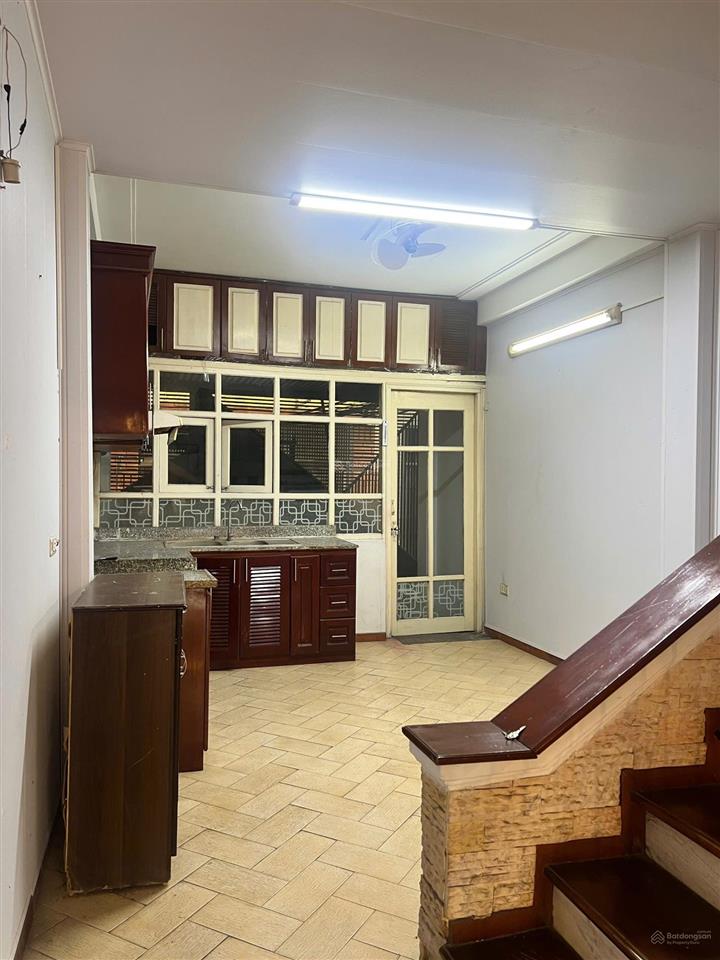 Cho thuê nhà riêng 4 tầng, 50m2, 20 triệu ở văn cao, ba đình, ô tô tránh, vỉa hè, ngõ thông, kd