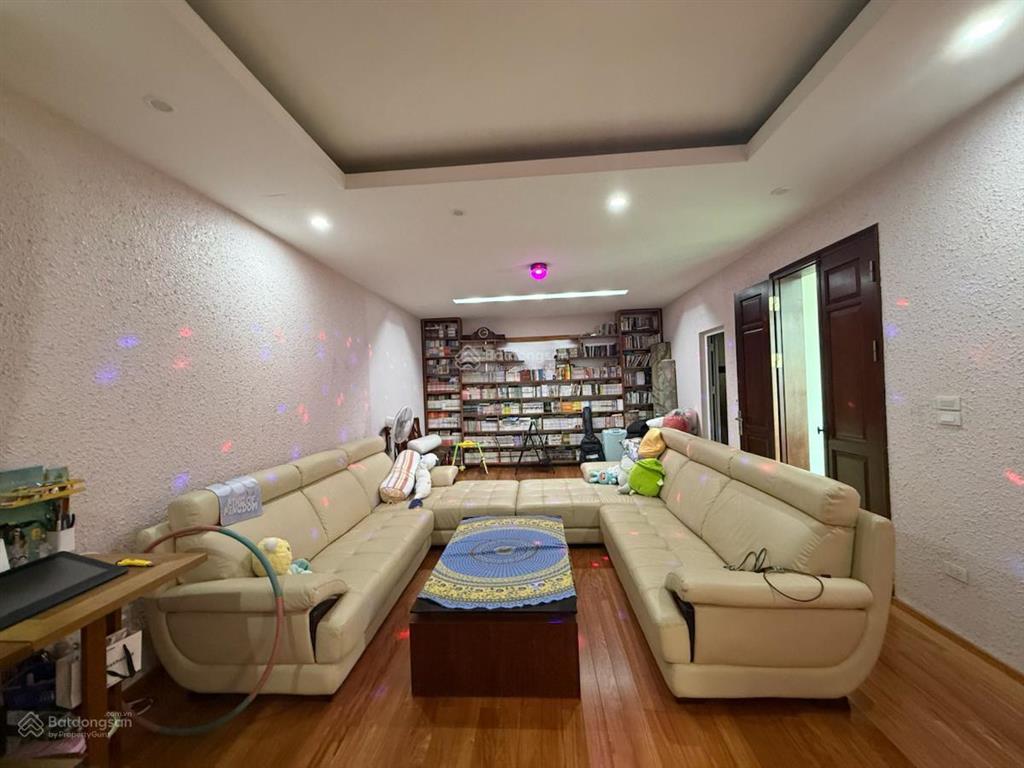 Cho thuê nhà ngõ văn cao  ba đình, ô tô tránh trước nhà, cách hồ tây 50m, nhà đẹp ở ngay