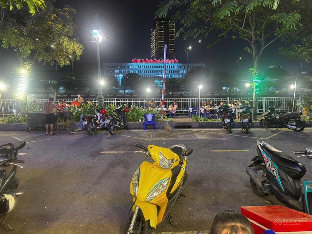 Sang mặt bằng mặt tiền bờ kè quận 8