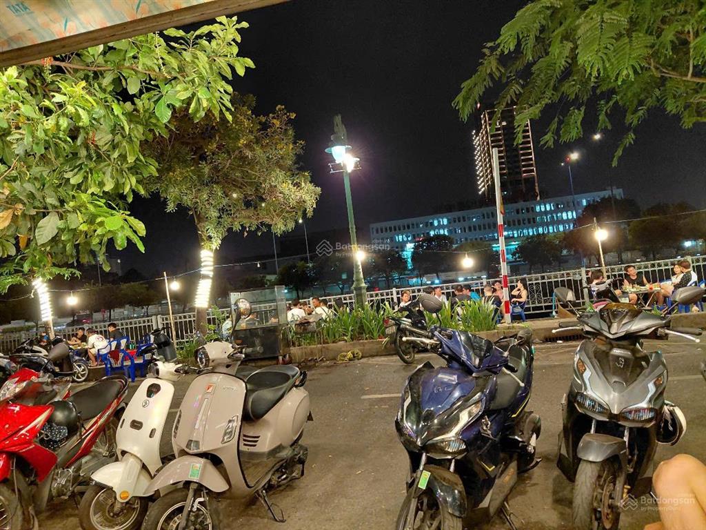 Sang mặt bằng mặt tiền bờ kè quận 8