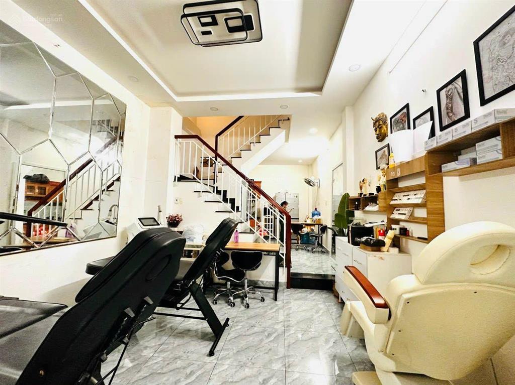Bán gấp nhà tô ngọc vân. linh đông. thủ đức. giá 3 tỷ 990. đường ô tô. đang cho thuê 15tr/ tháng.
