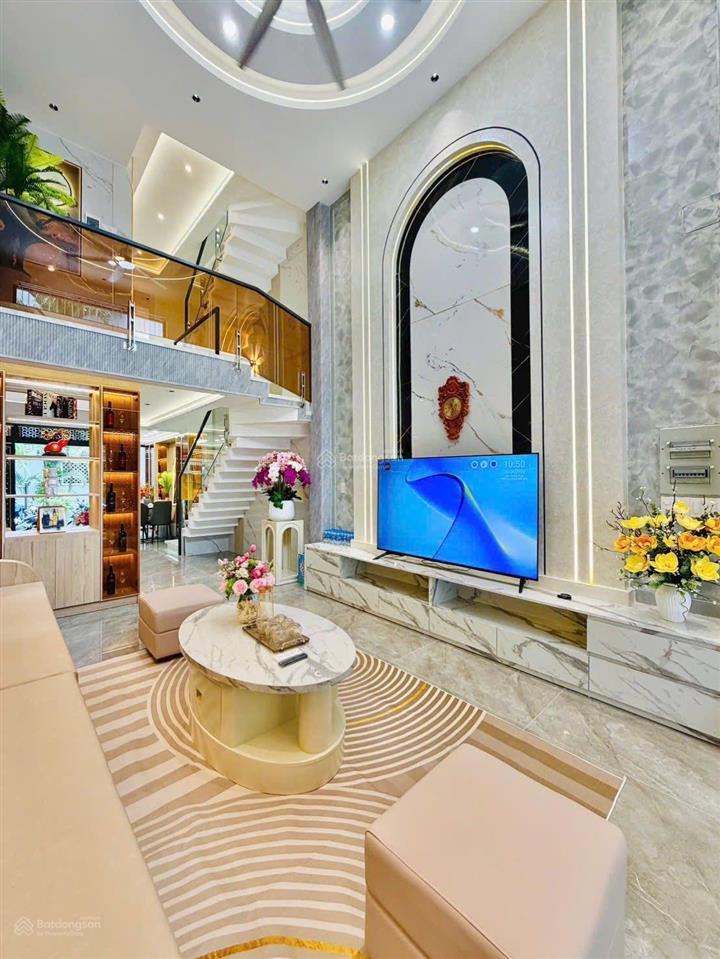 Nhà trung tâm huỳnh văn bánh  chỉ 3 tỷ 590  có thang máy  dòng tiền 22tr/tháng